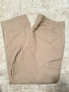 Dickies Flex Men’s Tan Work Khakis with cargo pockets size 40/32
